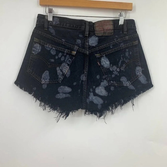 Levi's Women's 501 Button Fly Heavy Distressed Bleached Raw Hem Cut Offs SZ 30 - Picture 2 of 8